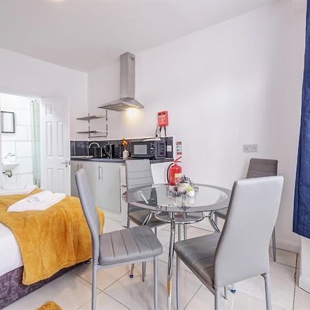 Fernbank Rooms Sudbury Hill, Harrow, Self-Contained Studios With En-Suite Harrow on the Hill Bagian luar foto