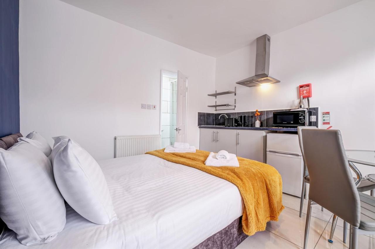 Fernbank Rooms Sudbury Hill, Harrow, Self-Contained Studios With En-Suite Harrow on the Hill Bagian luar foto