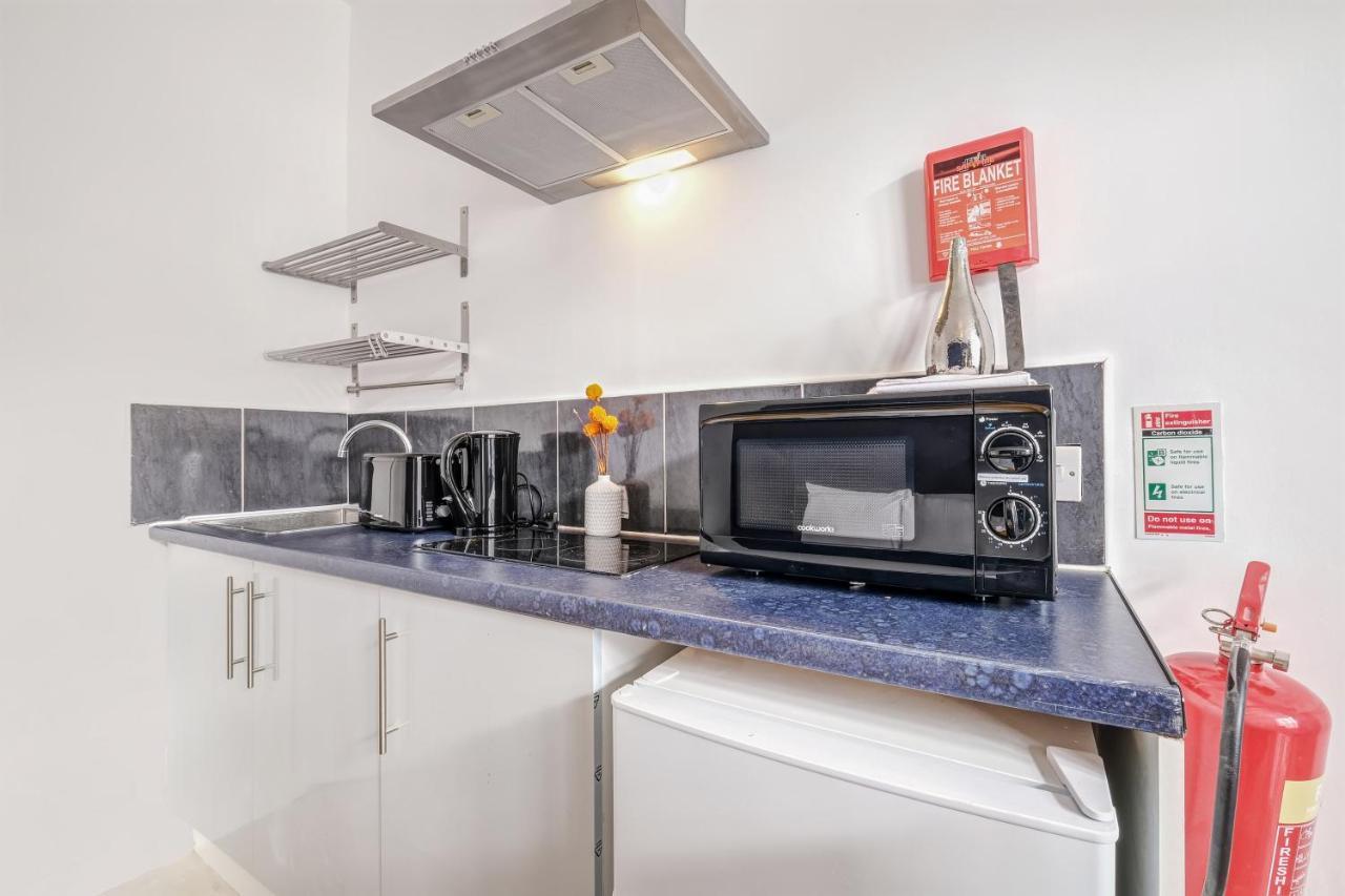 Fernbank Rooms Sudbury Hill, Harrow, Self-Contained Studios With En-Suite Harrow on the Hill Bagian luar foto