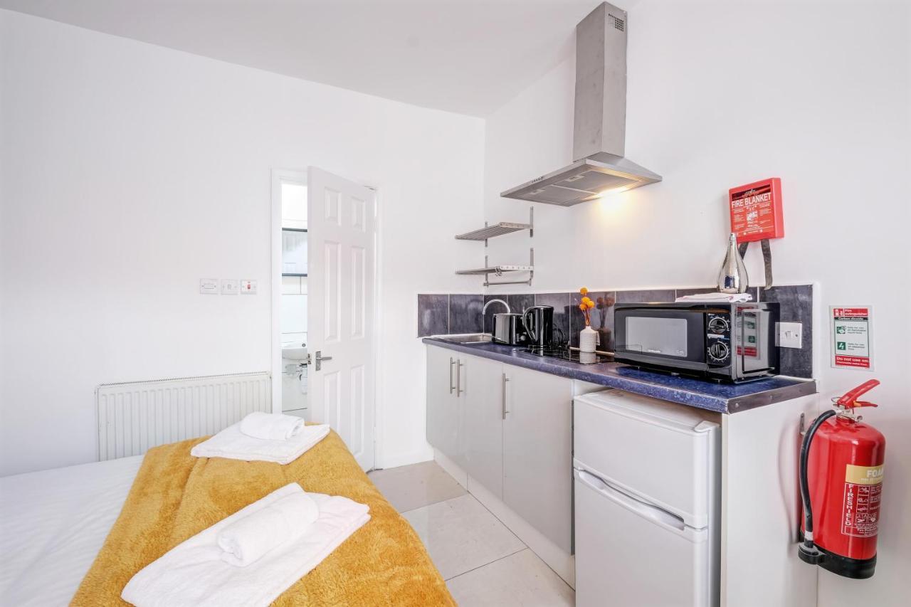 Fernbank Rooms Sudbury Hill, Harrow, Self-Contained Studios With En-Suite Harrow on the Hill Bagian luar foto