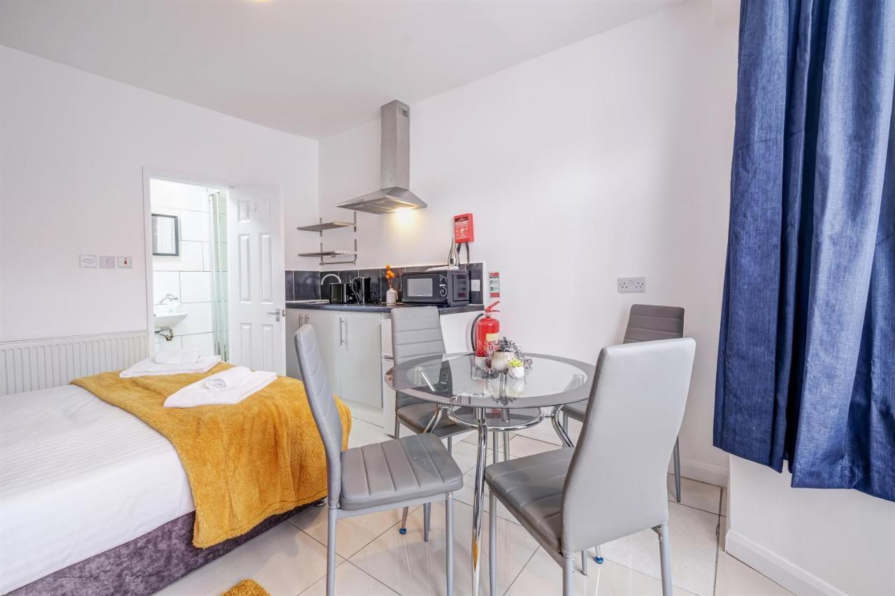 Fernbank Rooms Sudbury Hill, Harrow, Self-Contained Studios With En-Suite Harrow on the Hill Bagian luar foto
