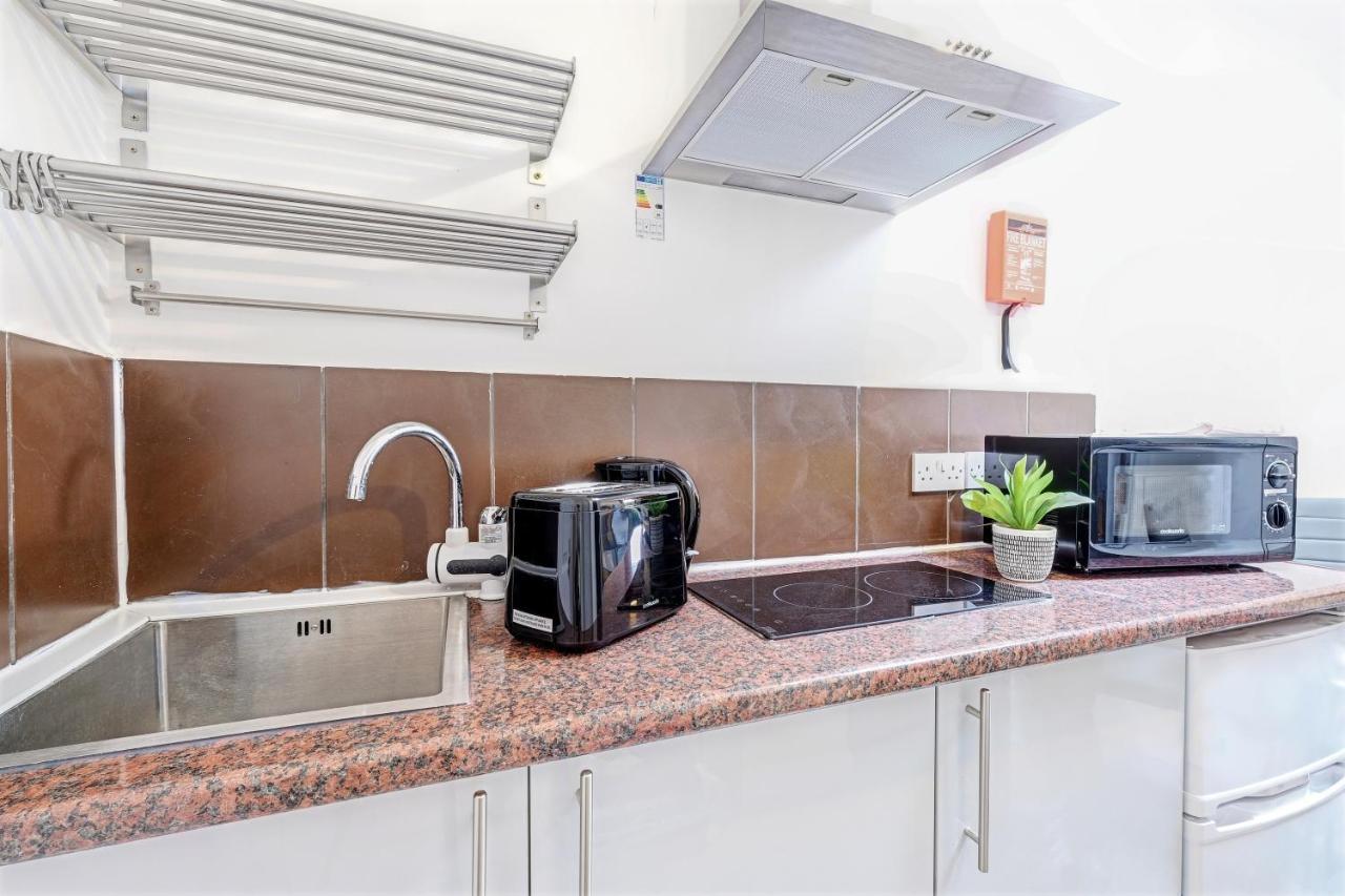 Fernbank Rooms Sudbury Hill, Harrow, Self-Contained Studios With En-Suite Harrow on the Hill Bagian luar foto