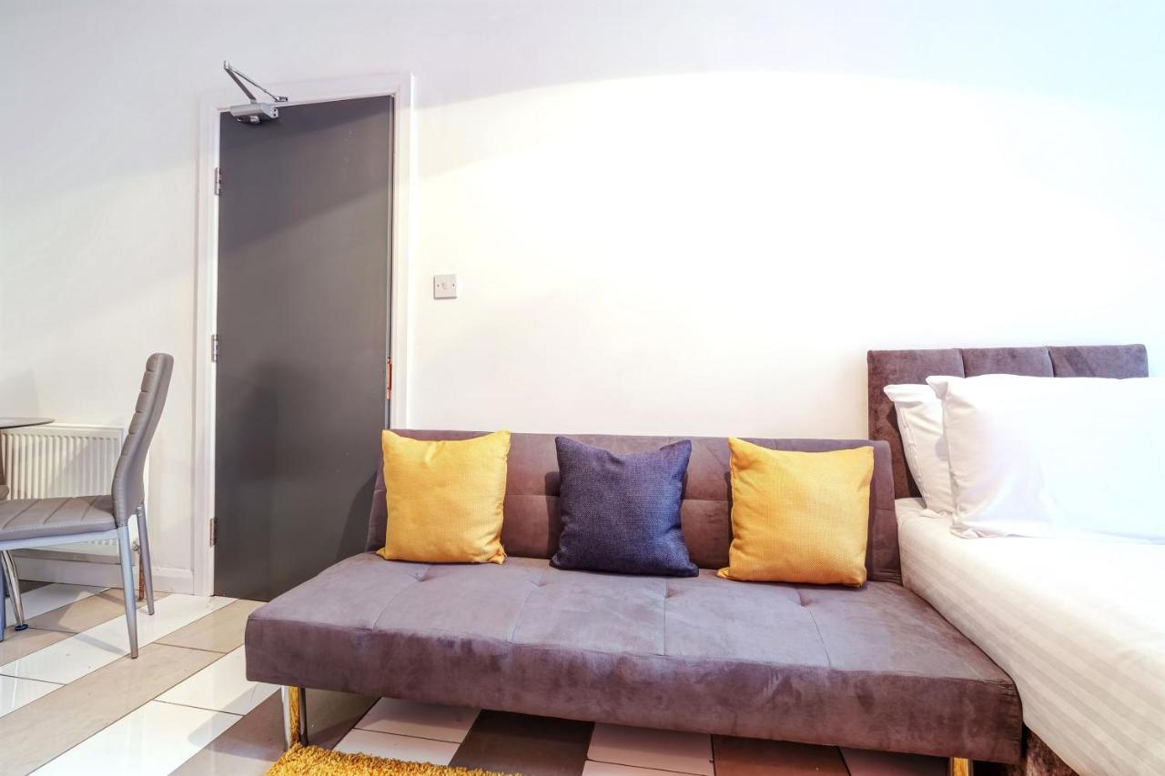 Fernbank Rooms Sudbury Hill, Harrow, Self-Contained Studios With En-Suite Harrow on the Hill Bagian luar foto