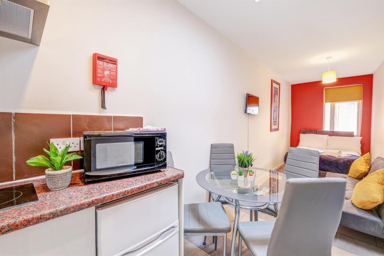Fernbank Rooms Sudbury Hill, Harrow, Self-Contained Studios With En-Suite Harrow on the Hill Bagian luar foto
