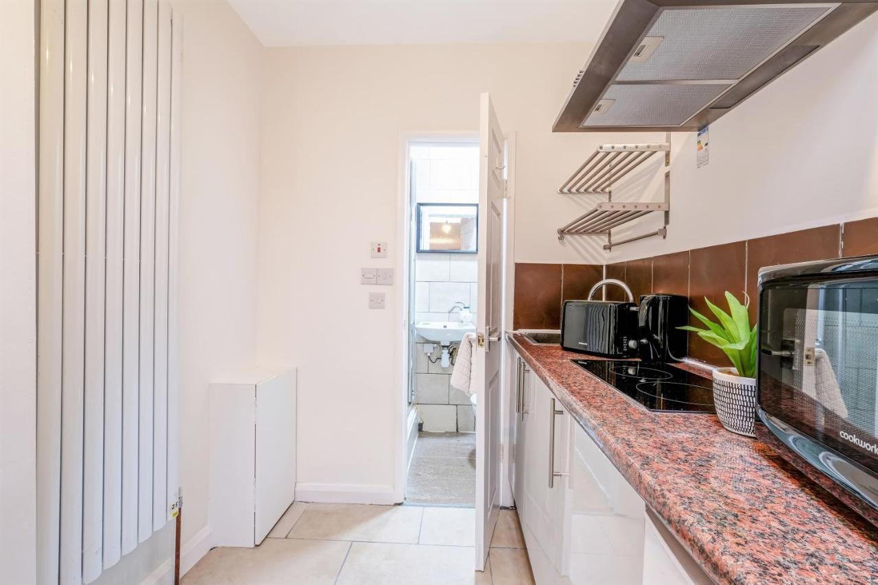Fernbank Rooms Sudbury Hill, Harrow, Self-Contained Studios With En-Suite Harrow on the Hill Bagian luar foto