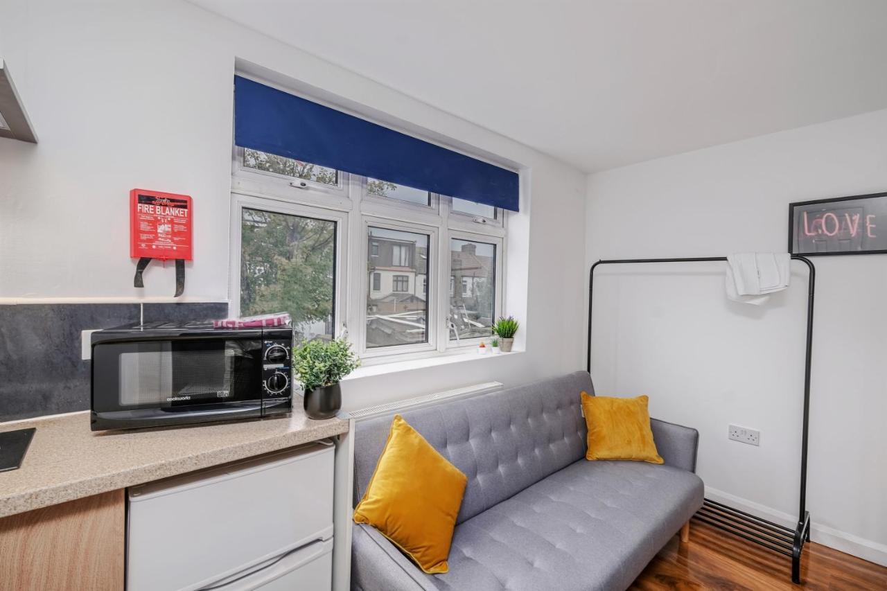 Fernbank Rooms Sudbury Hill, Harrow, Self-Contained Studios With En-Suite Harrow on the Hill Bagian luar foto