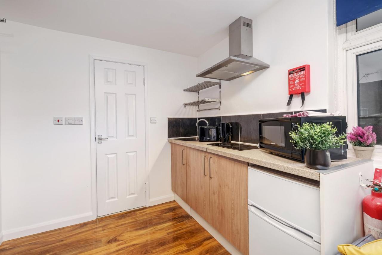 Fernbank Rooms Sudbury Hill, Harrow, Self-Contained Studios With En-Suite Harrow on the Hill Bagian luar foto