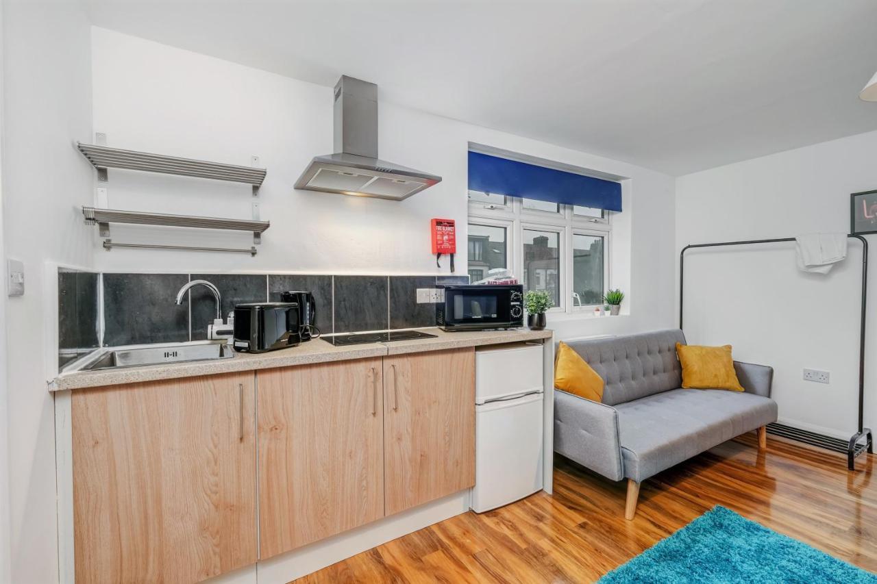 Fernbank Rooms Sudbury Hill, Harrow, Self-Contained Studios With En-Suite Harrow on the Hill Bagian luar foto