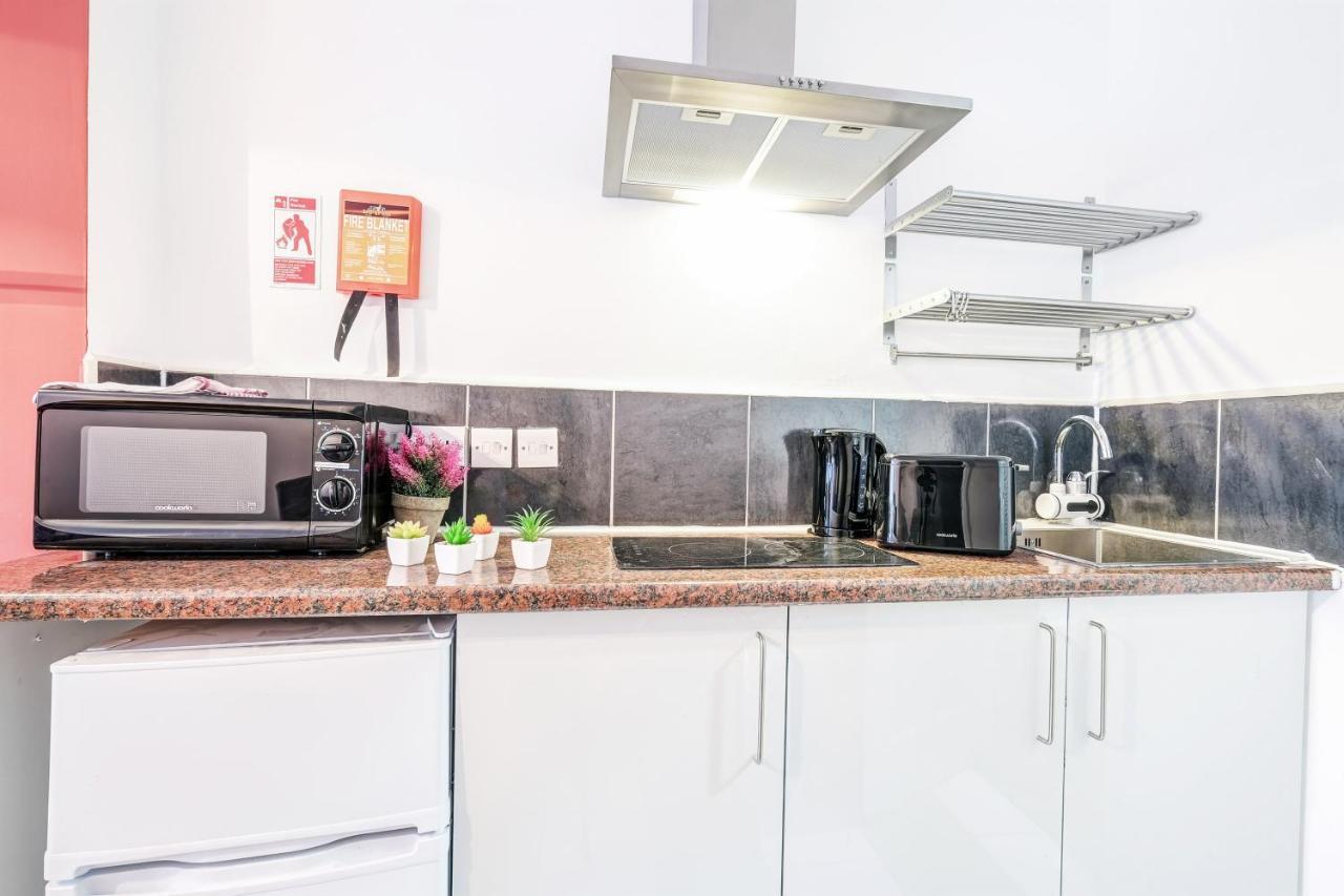 Fernbank Rooms Sudbury Hill, Harrow, Self-Contained Studios With En-Suite Harrow on the Hill Bagian luar foto