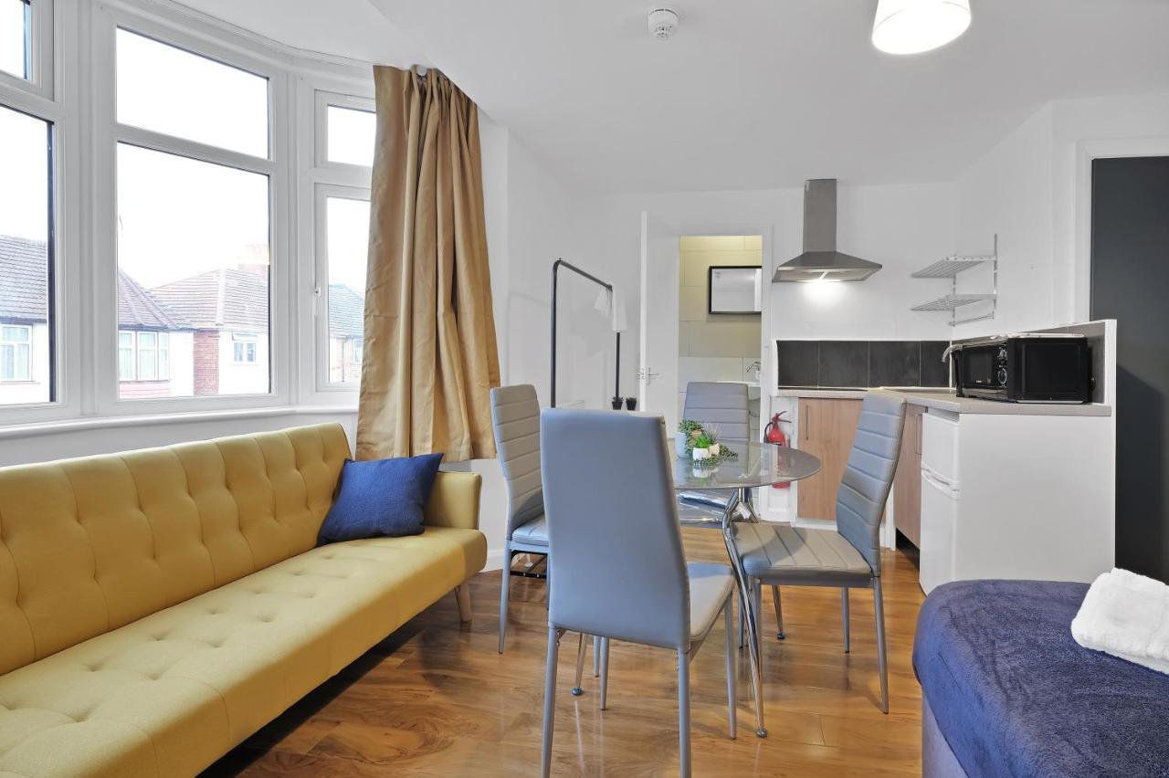 Fernbank Rooms Sudbury Hill, Harrow, Self-Contained Studios With En-Suite Harrow on the Hill Bagian luar foto