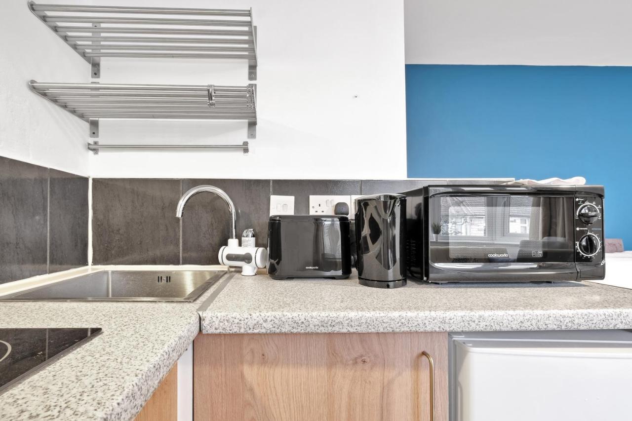 Fernbank Rooms Sudbury Hill, Harrow, Self-Contained Studios With En-Suite Harrow on the Hill Bagian luar foto