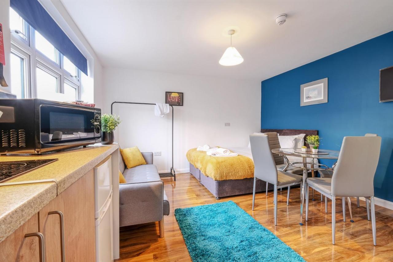 Fernbank Rooms Sudbury Hill, Harrow, Self-Contained Studios With En-Suite Harrow on the Hill Bagian luar foto