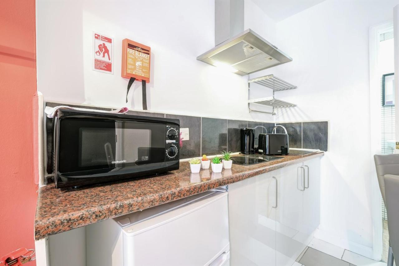 Fernbank Rooms Sudbury Hill, Harrow, Self-Contained Studios With En-Suite Harrow on the Hill Bagian luar foto