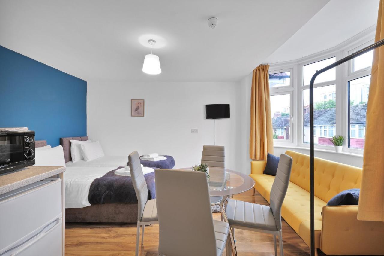Fernbank Rooms Sudbury Hill, Harrow, Self-Contained Studios With En-Suite Harrow on the Hill Bagian luar foto
