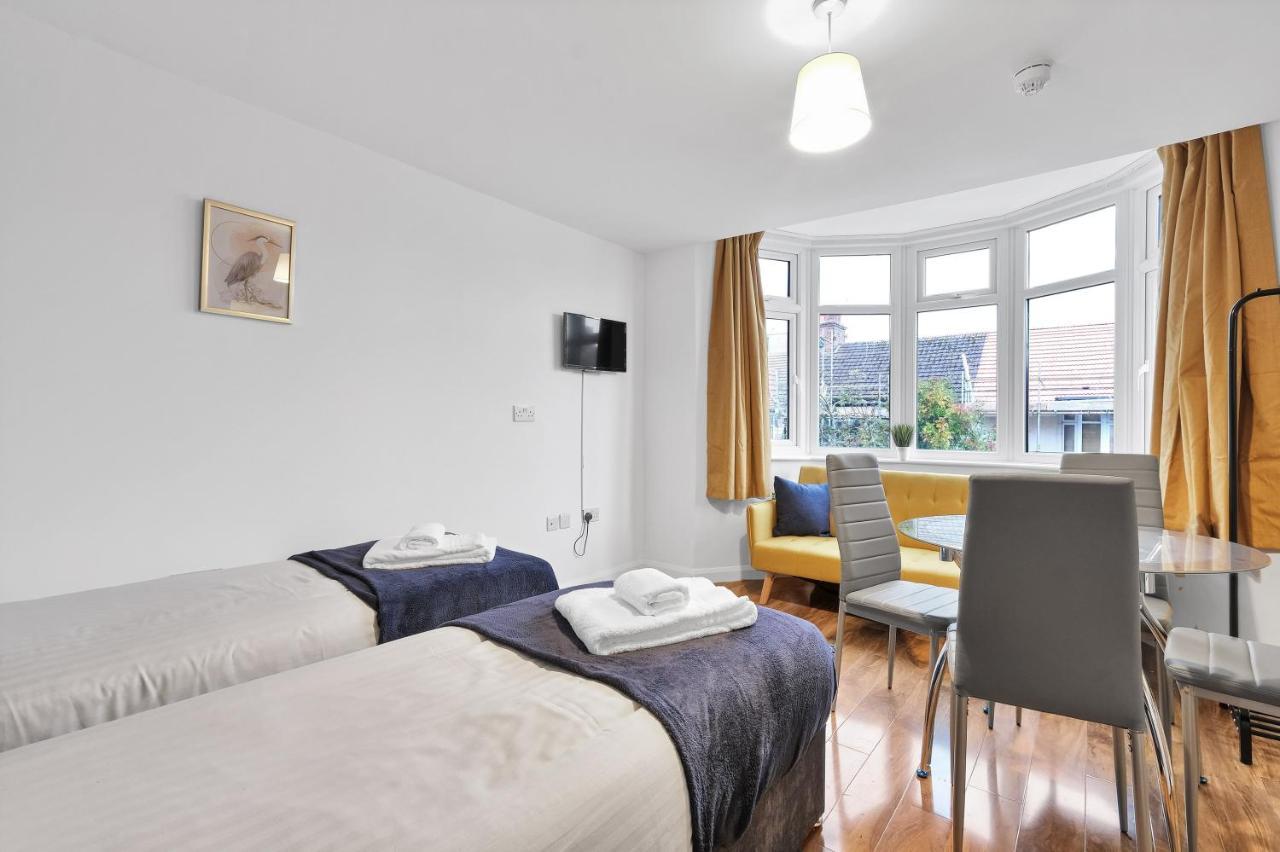 Fernbank Rooms Sudbury Hill, Harrow, Self-Contained Studios With En-Suite Harrow on the Hill Bagian luar foto