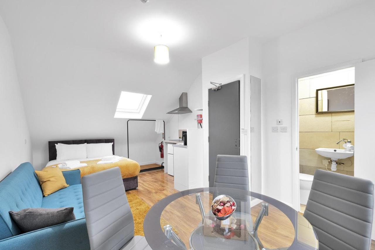 Fernbank Rooms Sudbury Hill, Harrow, Self-Contained Studios With En-Suite Harrow on the Hill Bagian luar foto